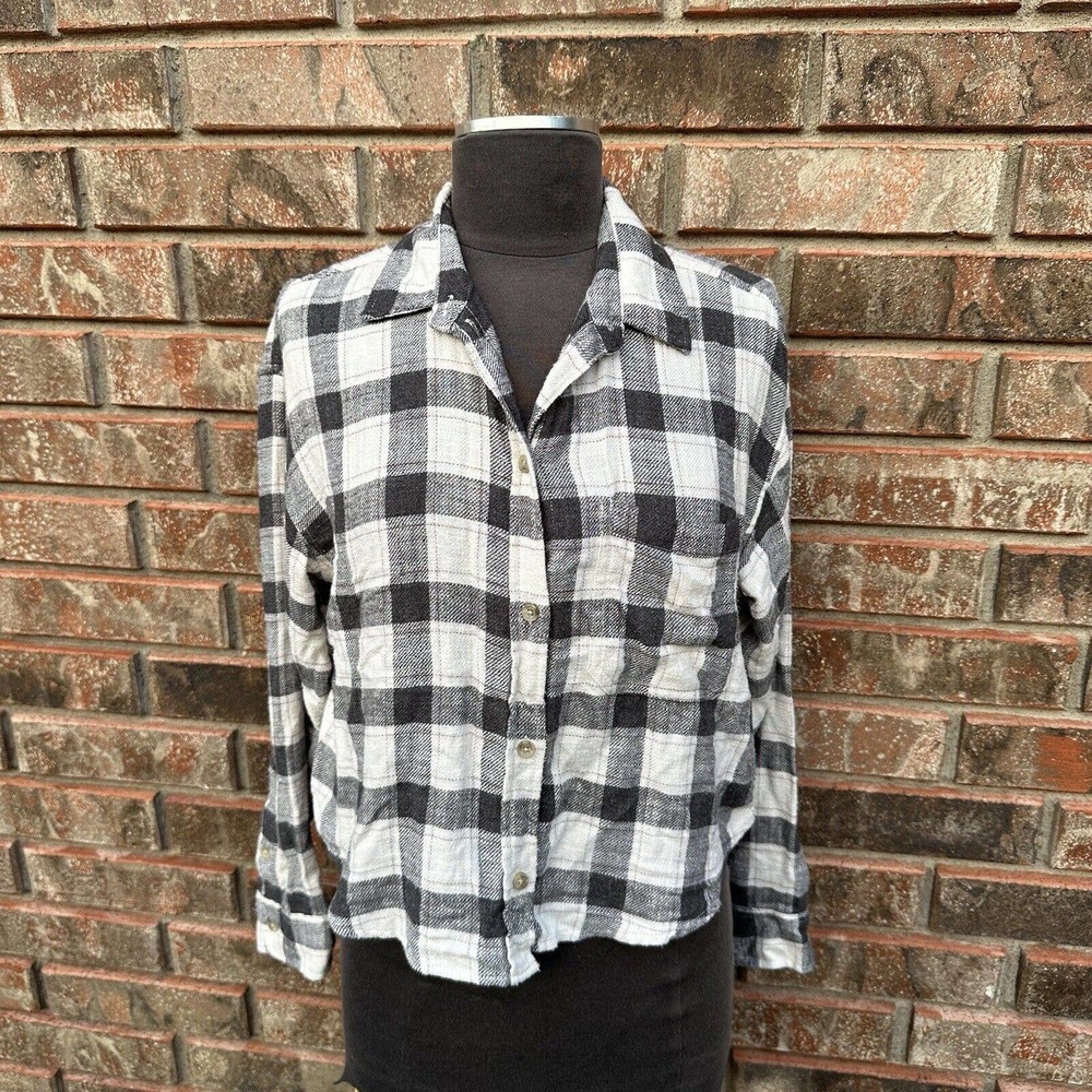 American Eagle Women’s Shirt Size Medium Cropped Button Down Long Sleeve Plaid